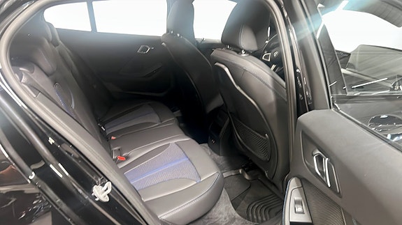BMW 118i 5 of 9
