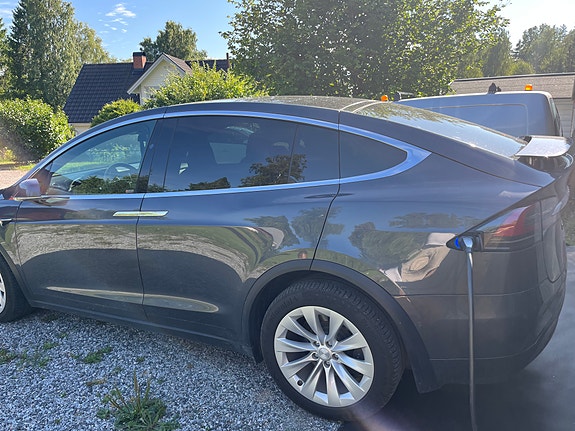 Tesla Model X 4 of 4