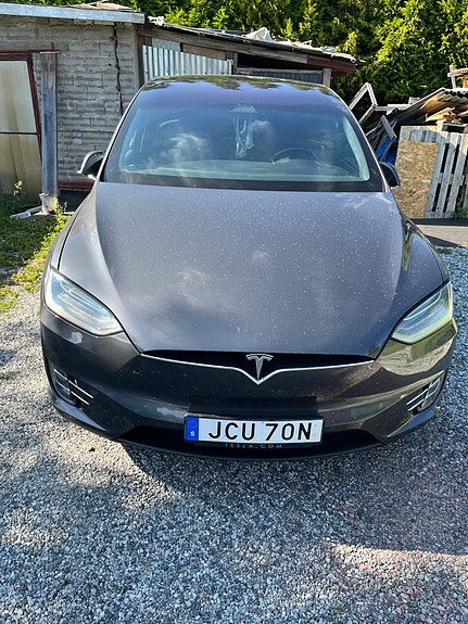 Tesla Model X 2 of 4