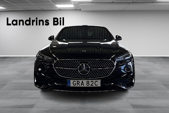 Mercedes-Benz E220 d 2 of 19