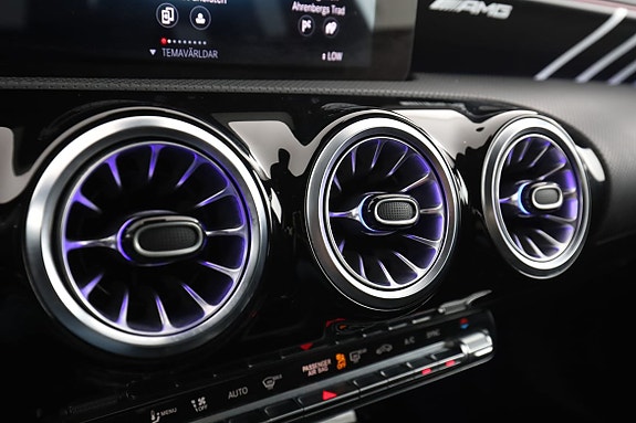 Mercedes-Benz CLA45 25 of 30