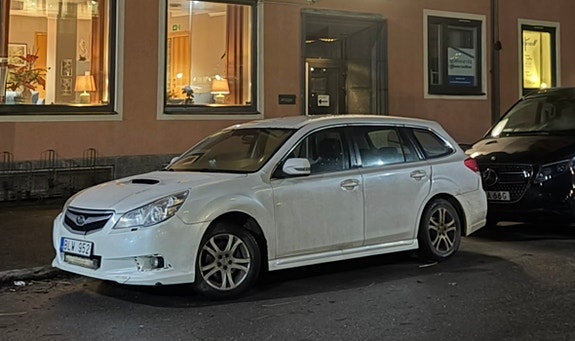 Subaru Legacy 3 of 6