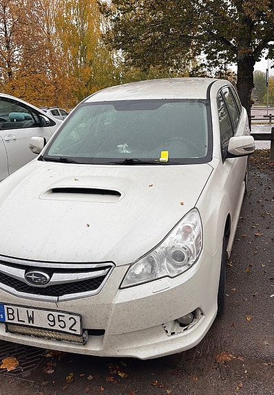 Subaru Legacy 2 of 6