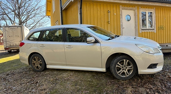 Subaru Legacy 5 of 6