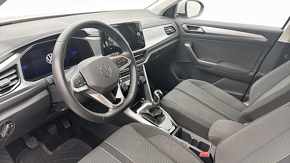 Volkswagen T-Roc 7 of 12