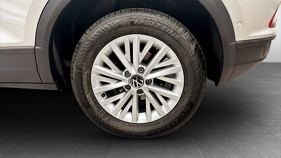 Volkswagen T-Roc 6 of 12