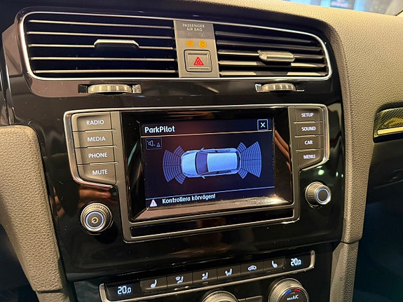 Volkswagen Golf VII 14 of 29