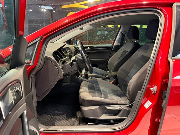 Volkswagen Golf VII 19 of 29