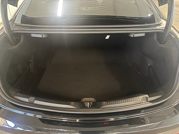 Mercedes-Benz E200 17 of 19