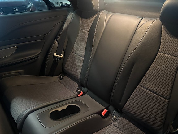 Mercedes-Benz E200 10 of 19