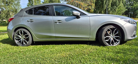 Mazda 3 4 of 7