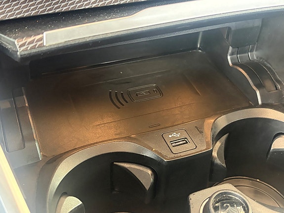 BMW 330e 26 of 29