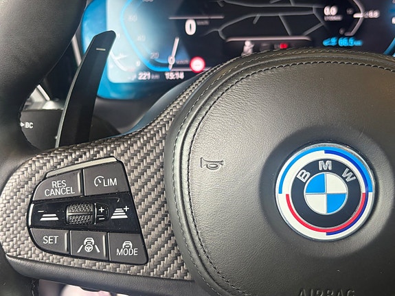BMW 330e 25 of 29