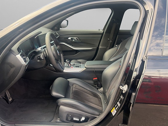 BMW 330e 14 of 29