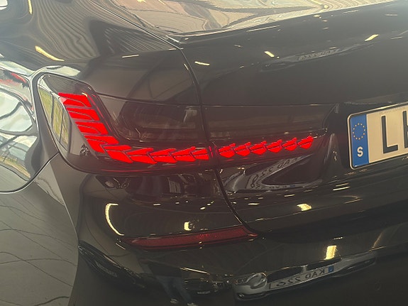 BMW 330e 11 of 29
