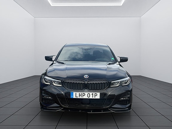 BMW 330e 8 of 29