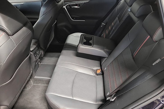 Toyota RAV4 8 of 19