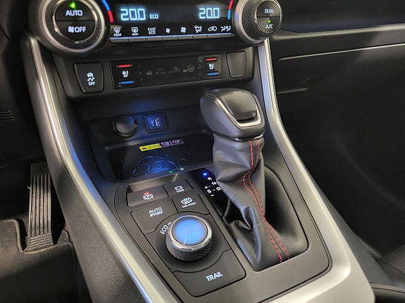 Toyota RAV4 14 of 19