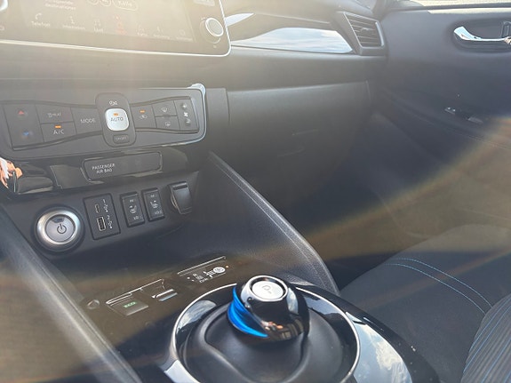 Nissan Leaf 15 of 16