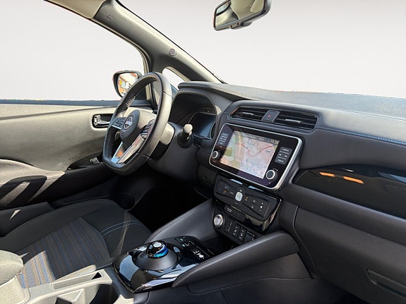 Nissan Leaf 9 of 16