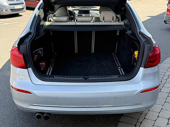 BMW 330i 6 of 15