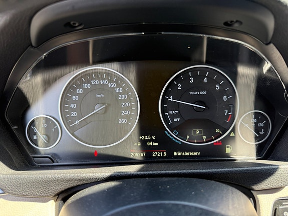 BMW 330i 13 of 15