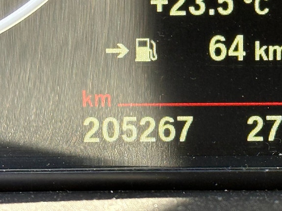 BMW 330i 14 of 15