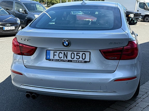 BMW 330i 5 of 15