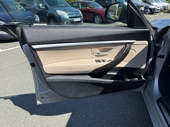 BMW 330i 12 of 15