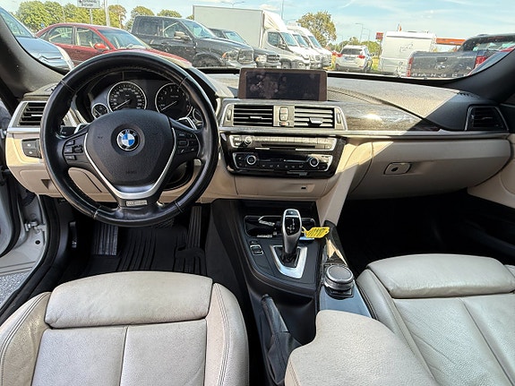 BMW 330i 11 of 15