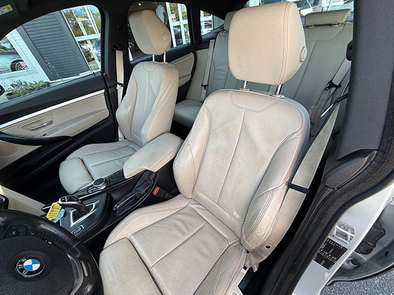 BMW 330i 9 of 15