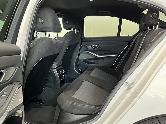 BMW 330e 12 of 16
