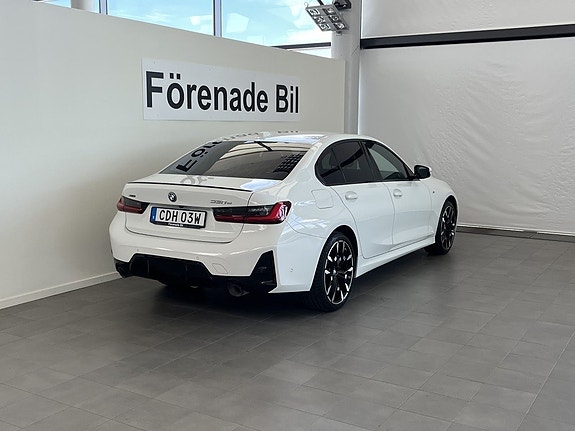 BMW 330e 15 of 16