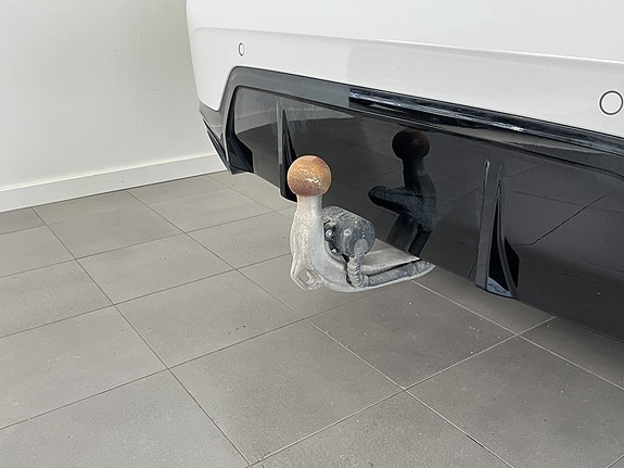 BMW 330e 13 of 16