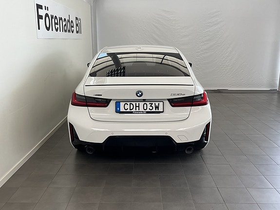 BMW 330e 14 of 16
