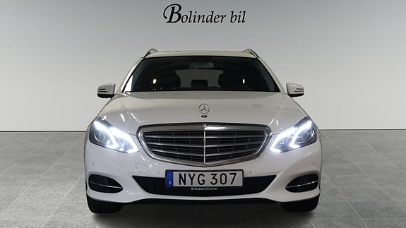 Mercedes-Benz E220 2 of 23
