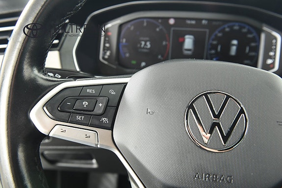 Volkswagen Passat 16 of 19