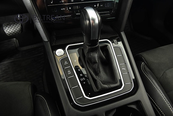 Volkswagen Passat 13 of 19