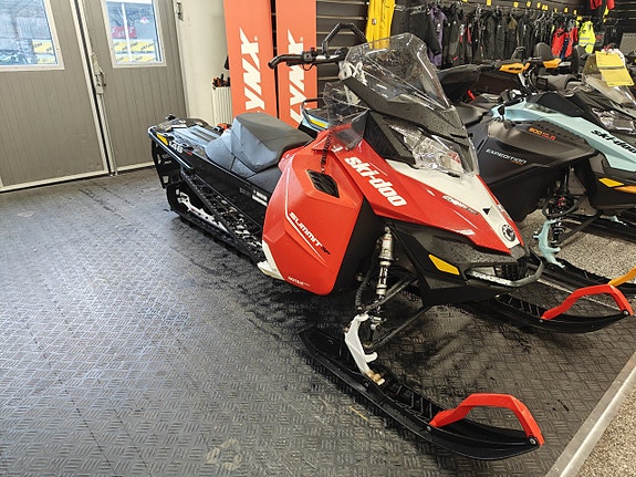Ski-Doo Summit 600E-TEC 146" Mycket fin extrautrustad 2 of 8