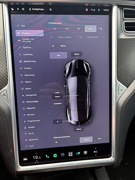 Tesla Model S 5 of 6