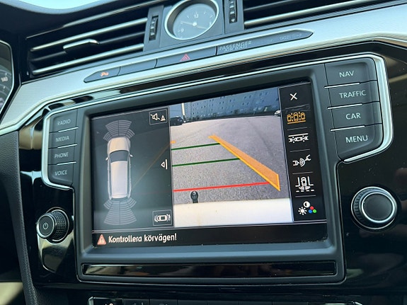 Volkswagen Passat Alltrack 19 of 21