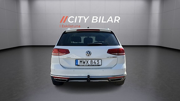 Volkswagen Passat Alltrack 6 of 21