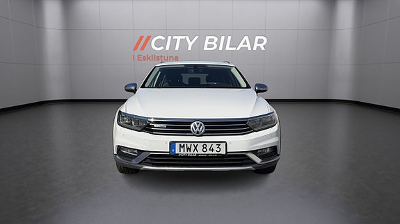 Volkswagen Passat Alltrack 2 of 21