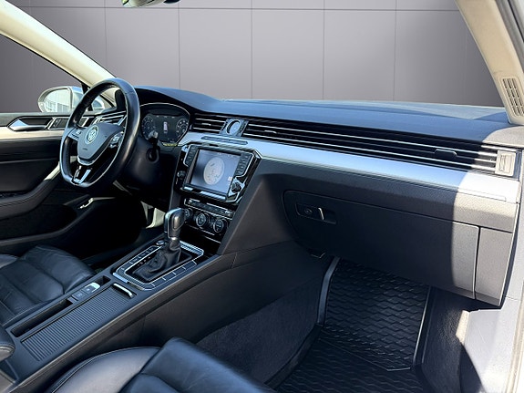Volkswagen Passat Alltrack 10 of 21