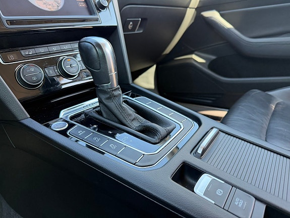 Volkswagen Passat Alltrack 16 of 21