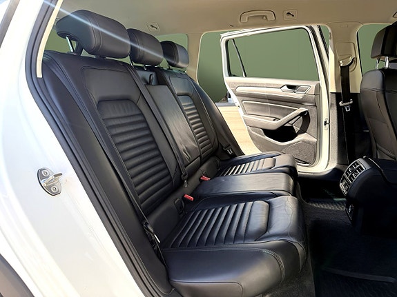 Volkswagen Passat Alltrack 17 of 21