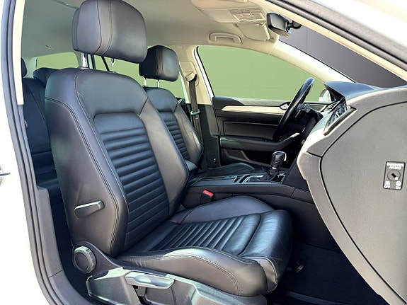 Volkswagen Passat Alltrack 11 of 21