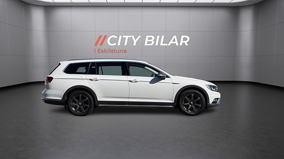 Volkswagen Passat Alltrack 4 of 21