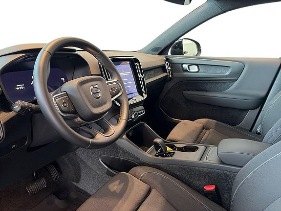 Volvo EX40 7 of 21