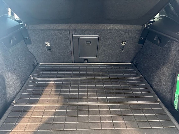 Volvo EX40 15 of 21